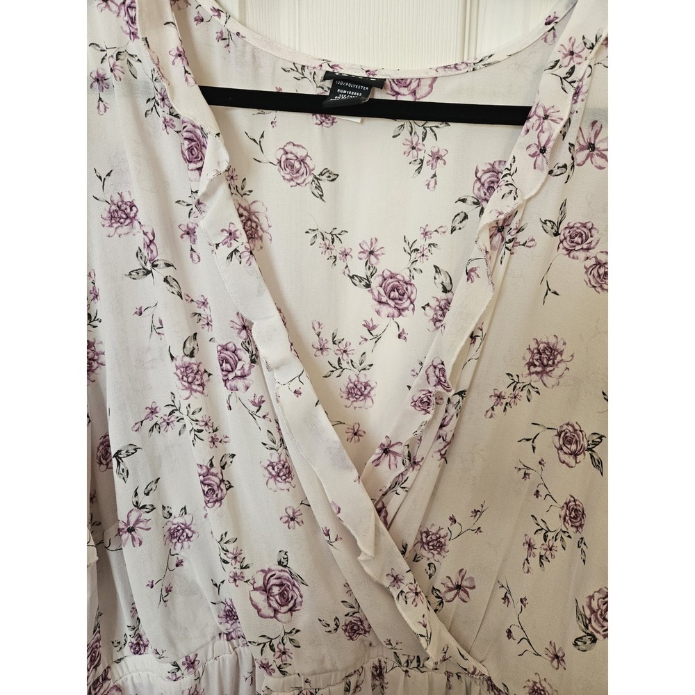 Torrid Sheer Floral Blouse Wrap Design Ruffled Flutter Sleeves V-Neck, Plus 5X - Picture 2 of 8